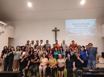 PDPKK St. Lucia Katedral Gelar Praise and Worship, Ajak Umat Berserah Sepenuhnya kepada Tuhan